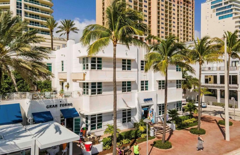 Condo for sale at Las Olas Beach Club 1706