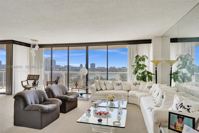 Hamptons West Apt #615