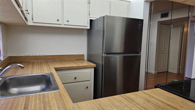 Apartment for rent at Plaza of the Americas 217