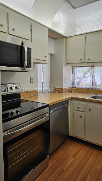 Apartment for rent at Plaza of the Americas 217