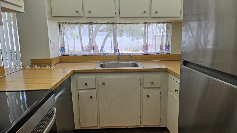 Apartment for rent at Plaza of the Americas 217