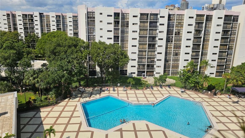 Apartment for rent at Plaza of the Americas 217