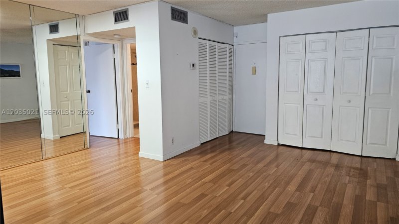 Apartment for rent at Plaza of the Americas 217