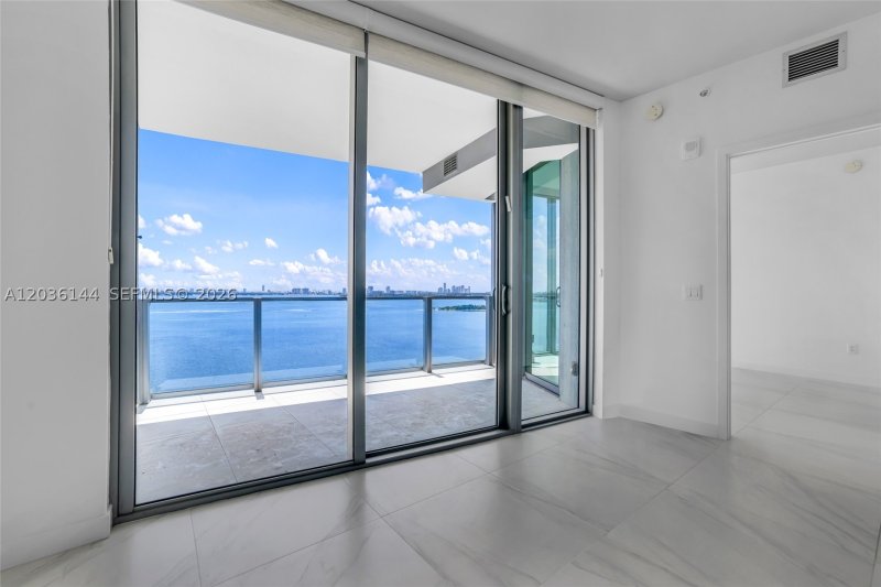 Apartment for rent at Biscayne Beach 1806