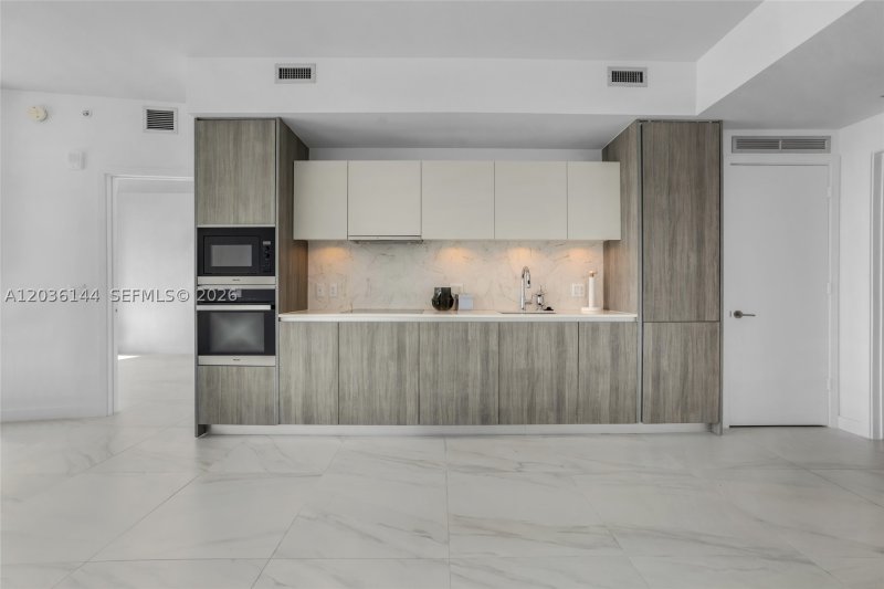Apartment for rent at Biscayne Beach 1806
