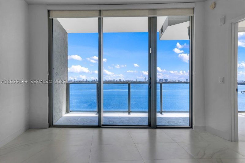 Apartment for rent at Biscayne Beach 1806