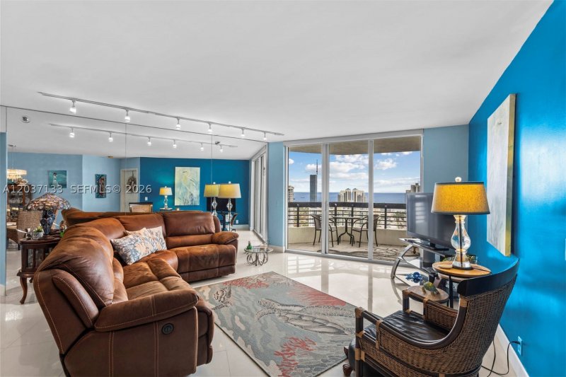 Mystic Pointe 400 Apt #3307