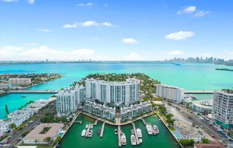 Apartment for rent at 360 Condominium West 1424