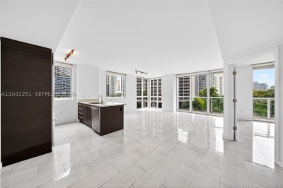 500 Brickell East Tower Apt #501