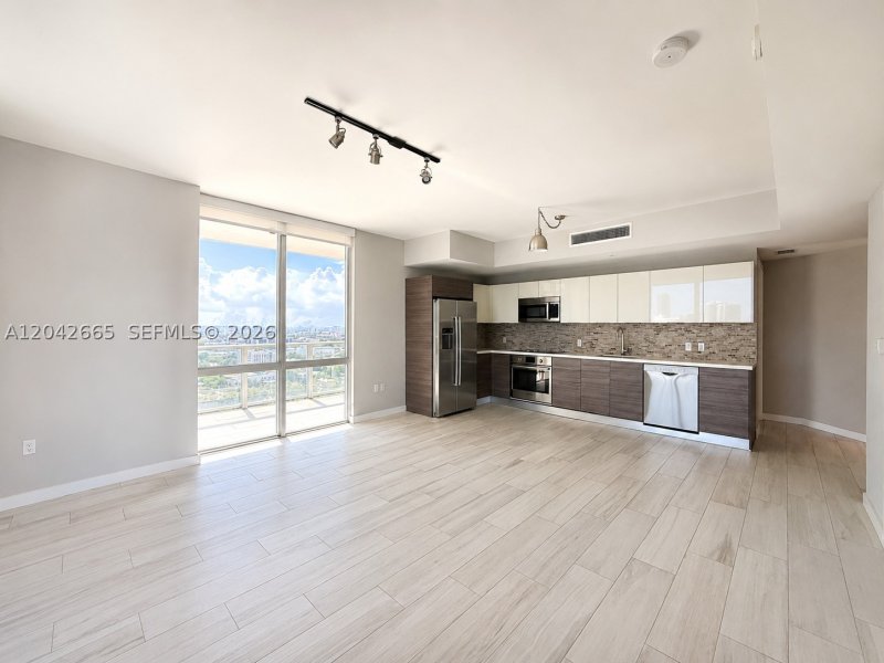 Brickell Ten Apt #1809