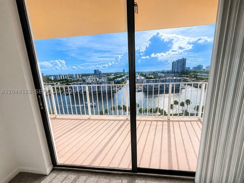 Apartment for rent at Winston Towers 1207