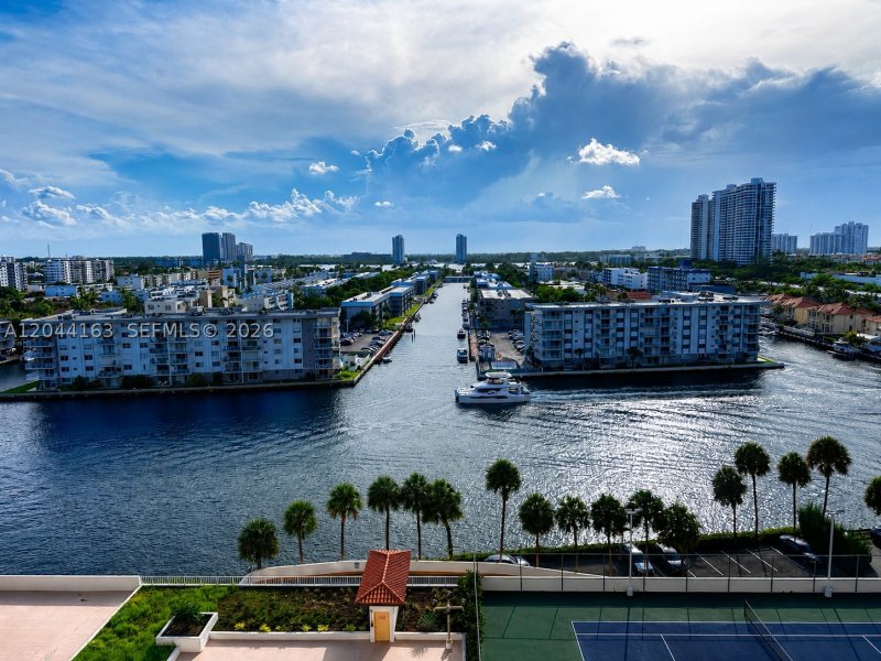 Apartment for rent at Winston Towers 1207