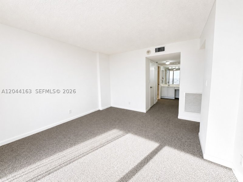 Apartment for rent at Winston Towers 1207