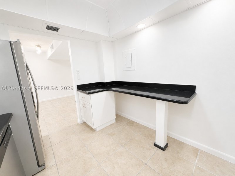 Apartment for rent at Winston Towers 1207