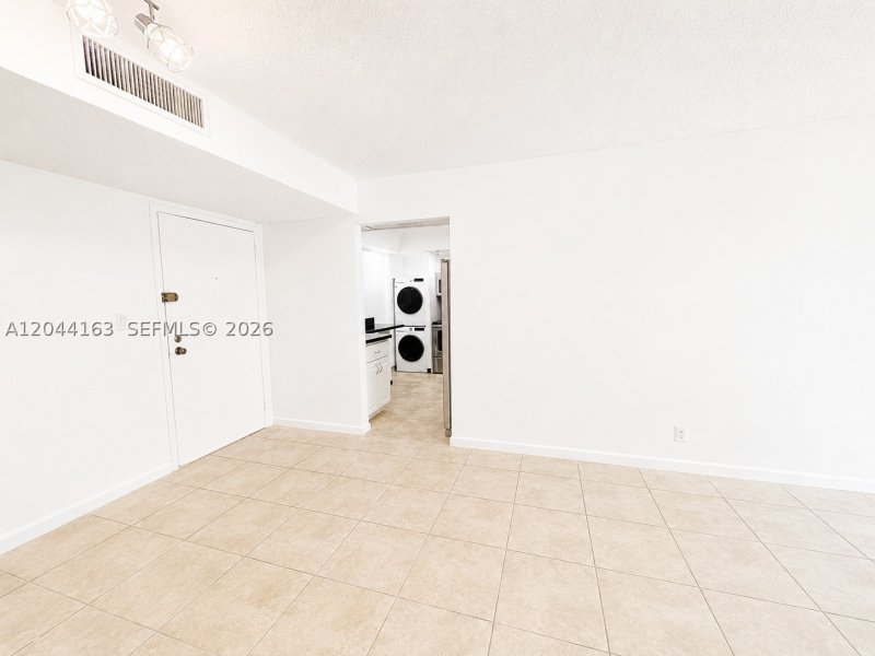 Apartment for rent at Winston Towers 1207