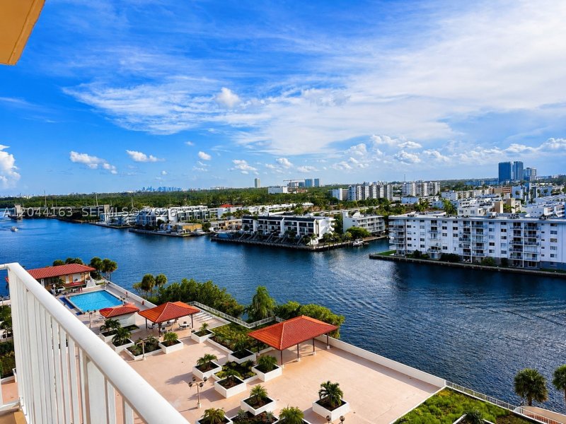 Apartment for rent at Winston Towers 1207