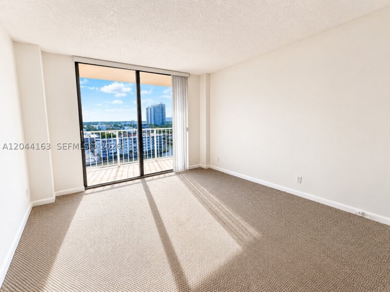 Apartment for rent at Winston Towers 1207