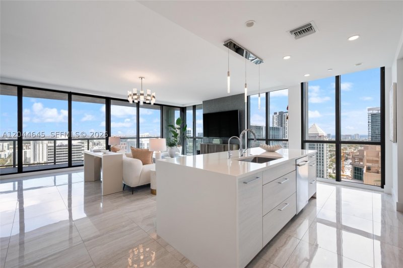 Condo for sale at 100 Las Olas 3201