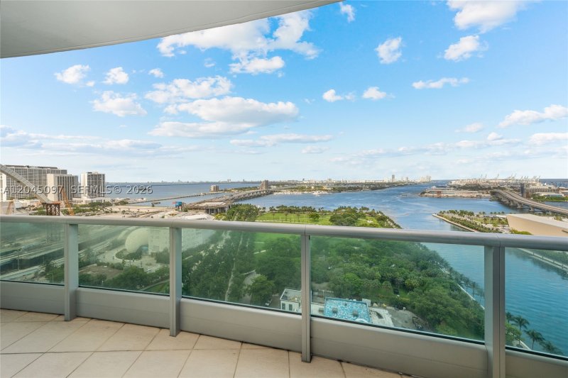 Comprar apartamento no 900 Biscayne 2506
