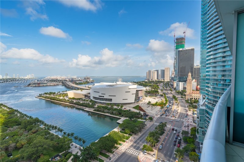 Comprar apartamento no 900 Biscayne 2506