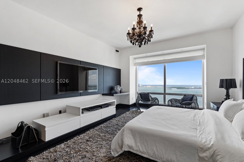 Condo for sale at Four Seasons Millenium Tower I 42E