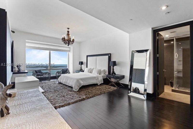 Condo for sale at Four Seasons Millenium Tower I 42E