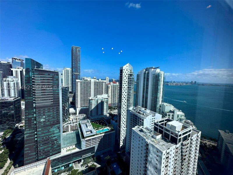 Condo for sale at Four Seasons Millenium Tower I 42E