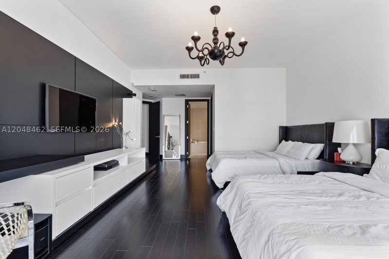 Condo for sale at Four Seasons Millenium Tower I 42E