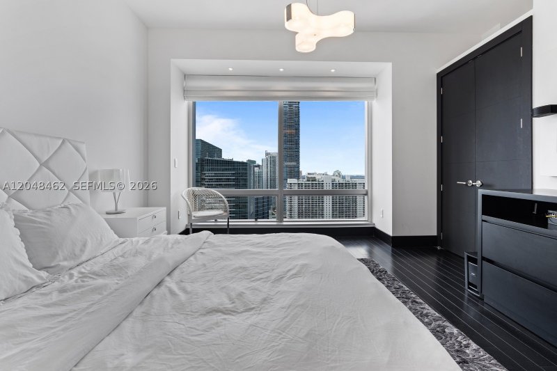 Condo for sale at Four Seasons Millenium Tower I 42E