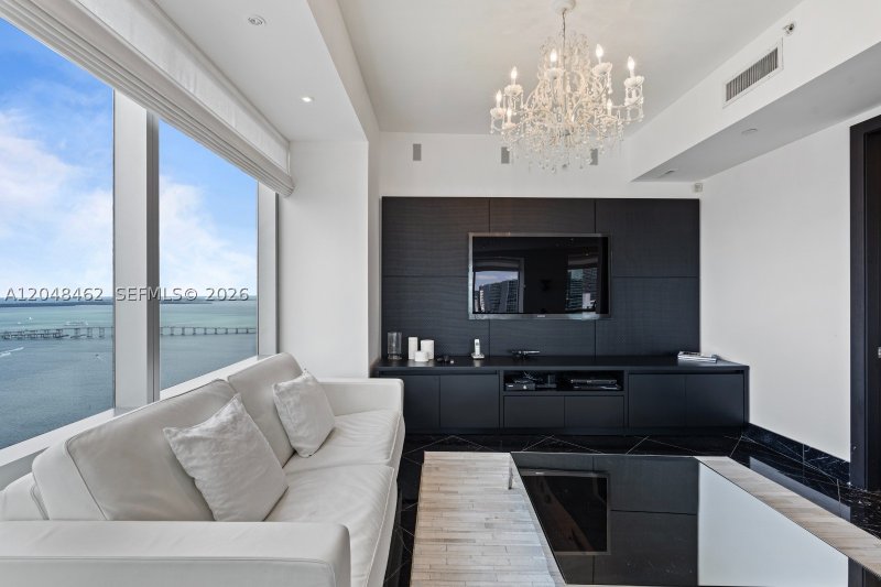 Condo for sale at Four Seasons Millenium Tower I 42E