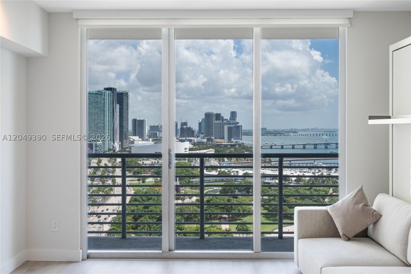 Alquiler de apartamento en One Miami East Tower 2920