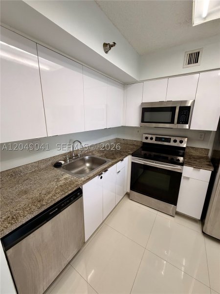 Apartment for rent at Parc Central Aventura 404