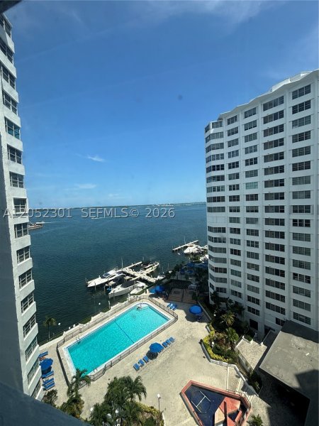 Comprar apartamento no Four Ambassadors 1265