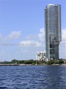 Una Residences at Brickell Apt #902