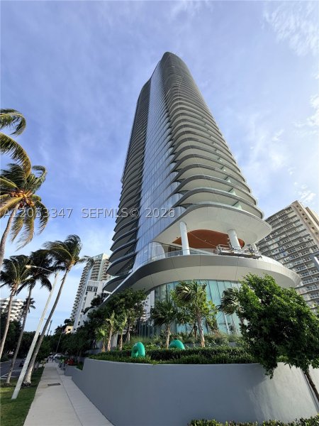 Apartment for rent at Una Residences at Brickell 902