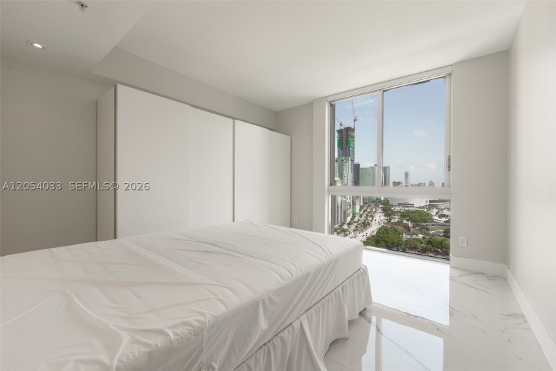 Aluguel de apartamento no One Miami East Tower 3326