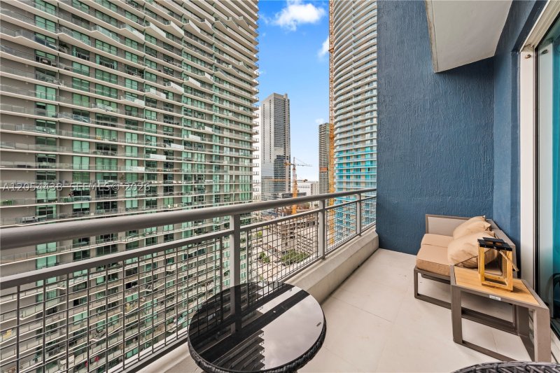 Apartment for rent at Infinity on Brickell 2422
