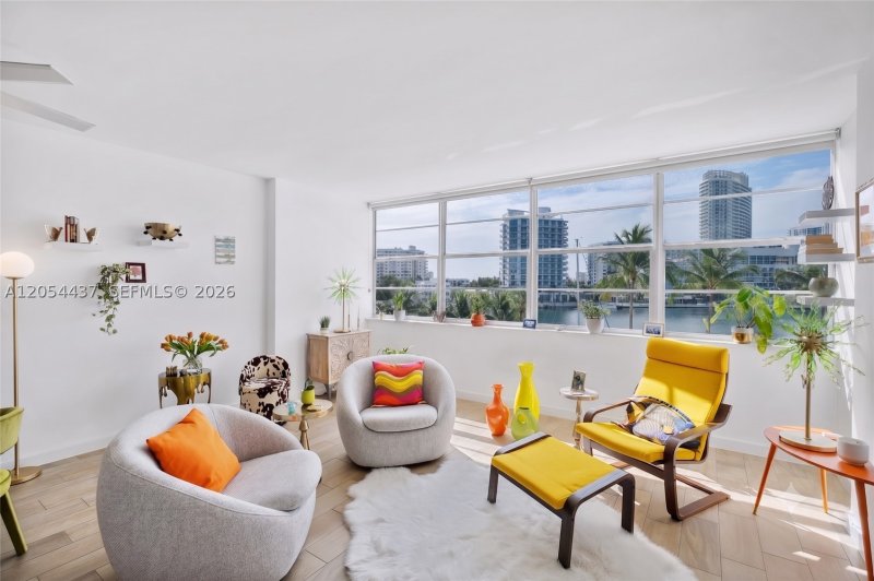 Condo for sale at Belle Plaza 315