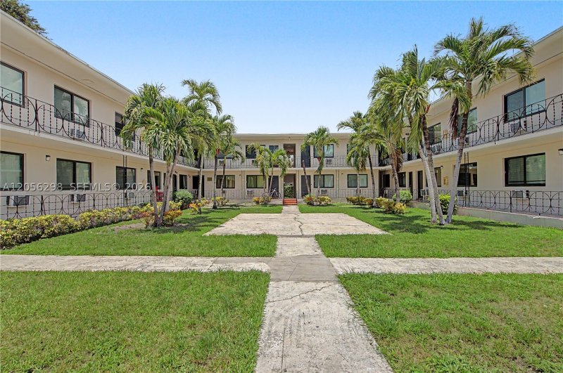 Lofty Brickell Apt #19