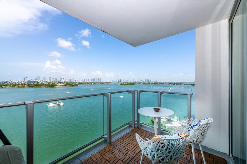Comprar apartamento no 1100 West Condo (Mondrian located) 1016