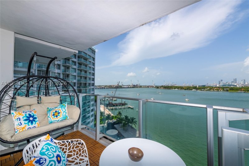 Comprar apartamento no 1100 West Condo (Mondrian located) 1016