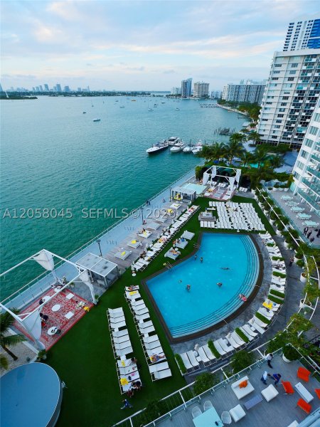 Comprar apartamento no 1100 West Condo (Mondrian located) 1016