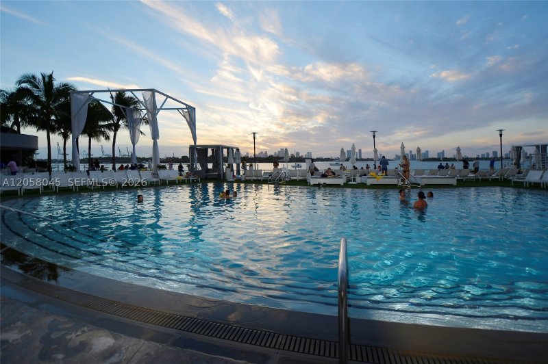 Comprar apartamento no 1100 West Condo (Mondrian located) 1016