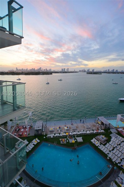 Comprar apartamento no 1100 West Condo (Mondrian located) 1016