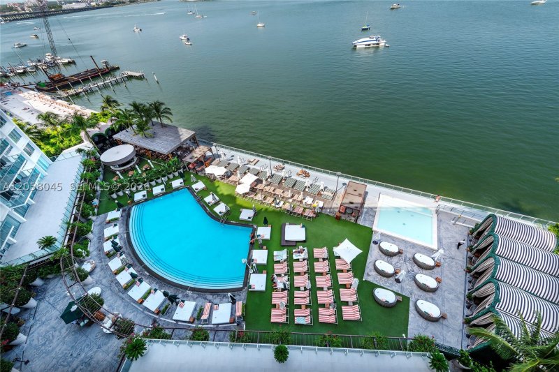 Comprar apartamento no 1100 West Condo (Mondrian located) 1016