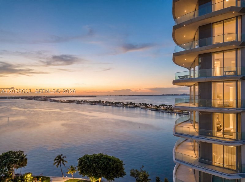 Una Residences at Brickell Apt #604