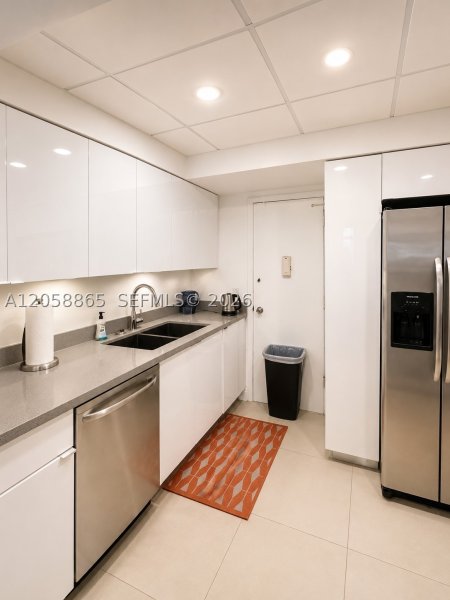 Condo for sale at Alexander Towers 411