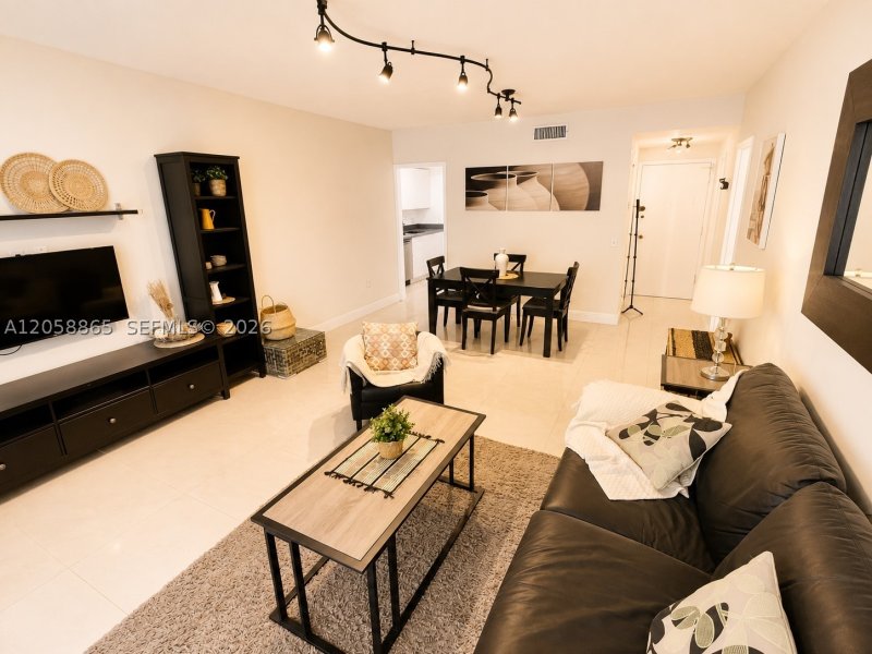 Condo for sale at Alexander Towers 411
