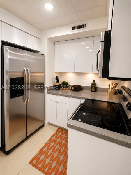 Condo for sale at Alexander Towers 411