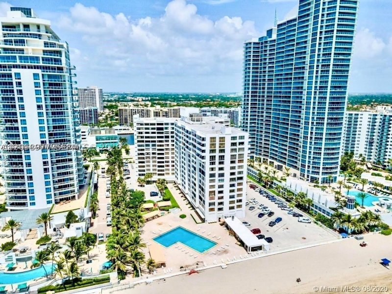 Condo for sale at Alexander Towers 911